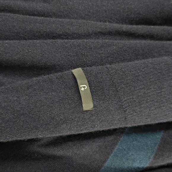 UNIQLO’s Jil Sander Collaboration +J 100% Cashmere Large Scarf Two Toned - Picture 5 of 9